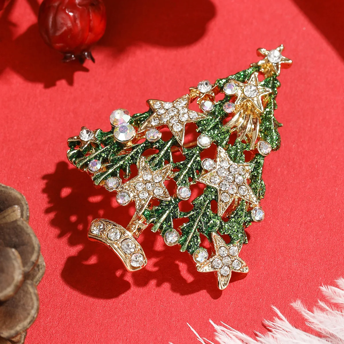 CINDY XIANG Rhinestone Star Desgin Fashion Christmas Tree Brooch Festivel Pin Winter Accessories High Quality