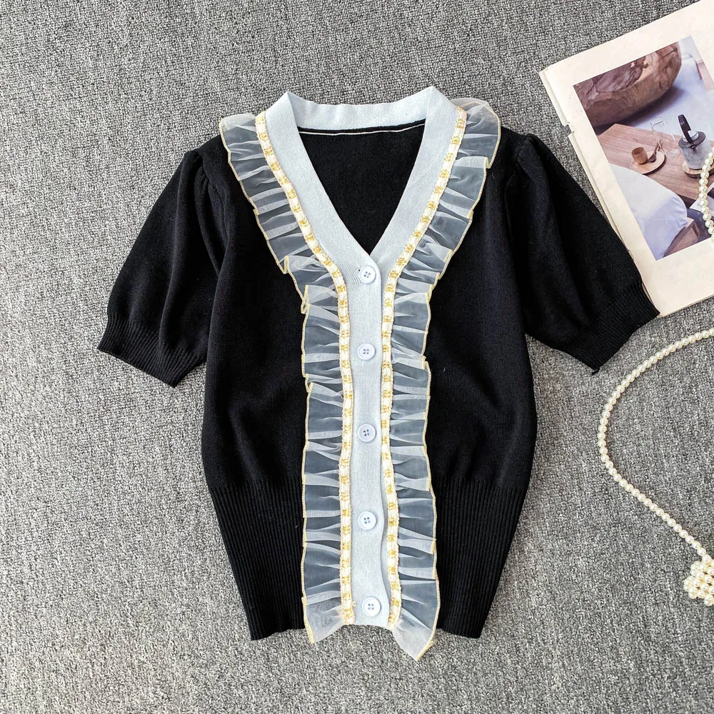 Słodki kontrastowy kolorowy T-shirt z dzianiny dla kobiet Wszechstronna moda V-Neck Single Breasted Slim Tops Kobiece koszulki retro