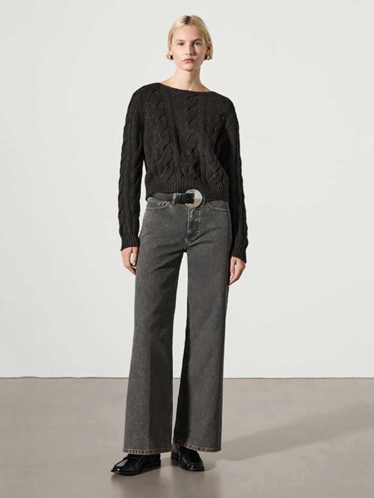 

Новая осенне-зимняя повседневная мягкая и уютная вязаная кофта с круглым вырезом, приталенная, премиум-класса, коричневая, в уличном стиле, с длинным рукавом