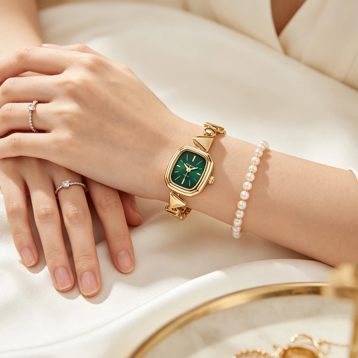High-end vintage irregular bracelet watch, light luxury quartz watch, niche fashion ladies' watch
