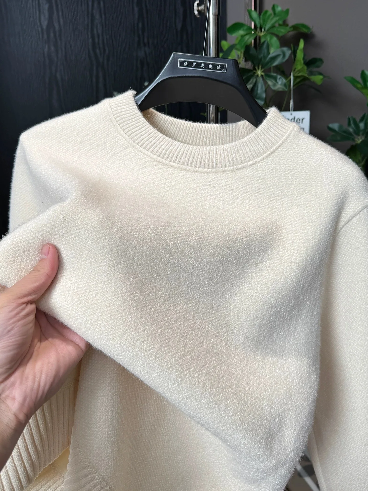 

High quality solid color men's knitted sweater autumn winter plush warm fashion comfort casual versatile round neck pullover