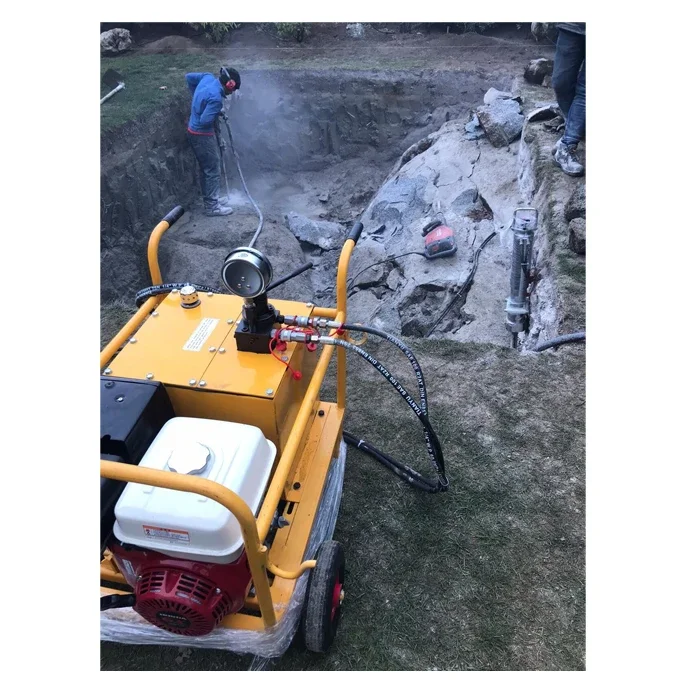 Hydraulic reamer for stone/rock/block quarrying