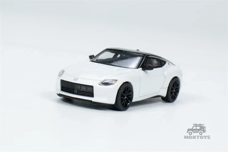 MINI GT 1:64 Z Performance 2023 Everest White LHD Modellino di auto