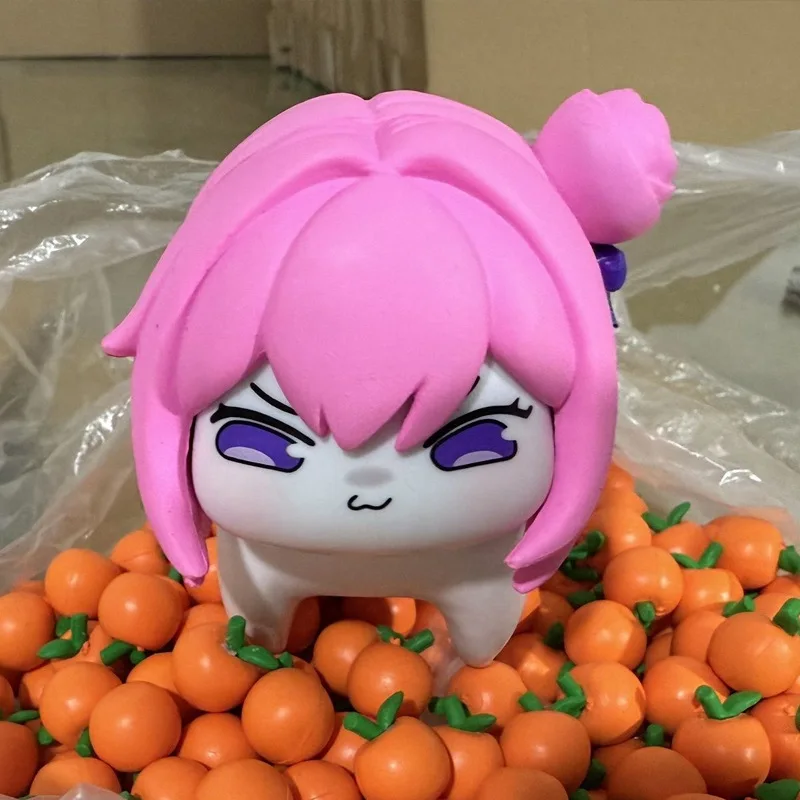 Q نسخة Nikke Doro أنيمي لعبة شخصية عمل تمثال سطح المكتب الحلي موضة لطيف الوردي الكلب فتاة بالجملة لعبة مجسمة الهدايا