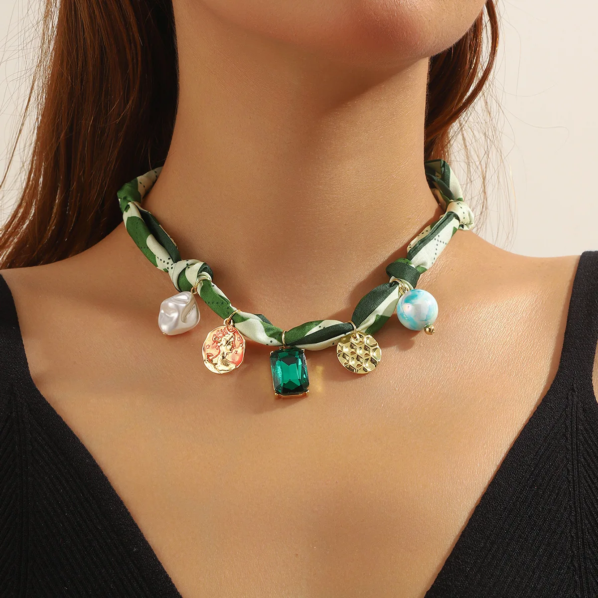 Französisch Retro Druck Seidenschal Halsband Acryl Kristall Unregelmäßige Edelsteine Anhänger Schmuck Mode Halskette Für Frauen Zubehör