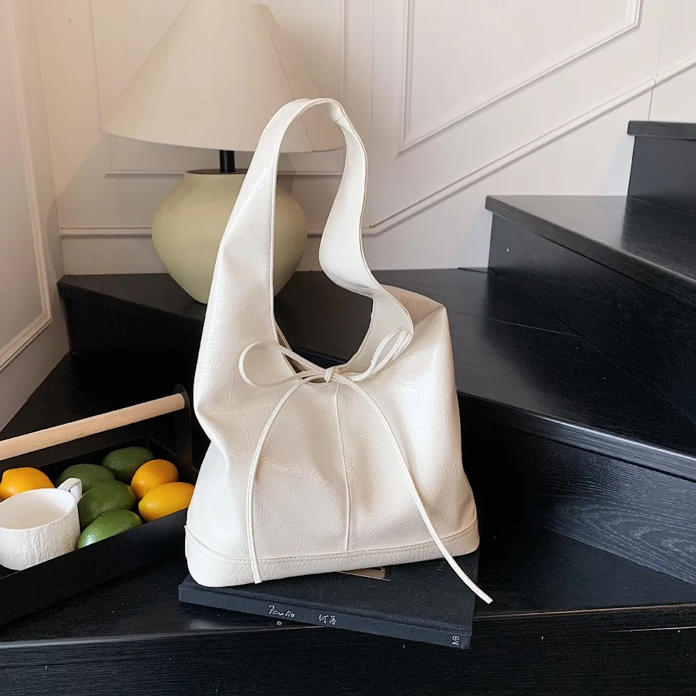 

New Deisgn Oil Wax Leather Tote Bag Large Capacity Solid Color Bow Bucket Bag Sweet Korean Style Commuting Shoulder Bag Handbag