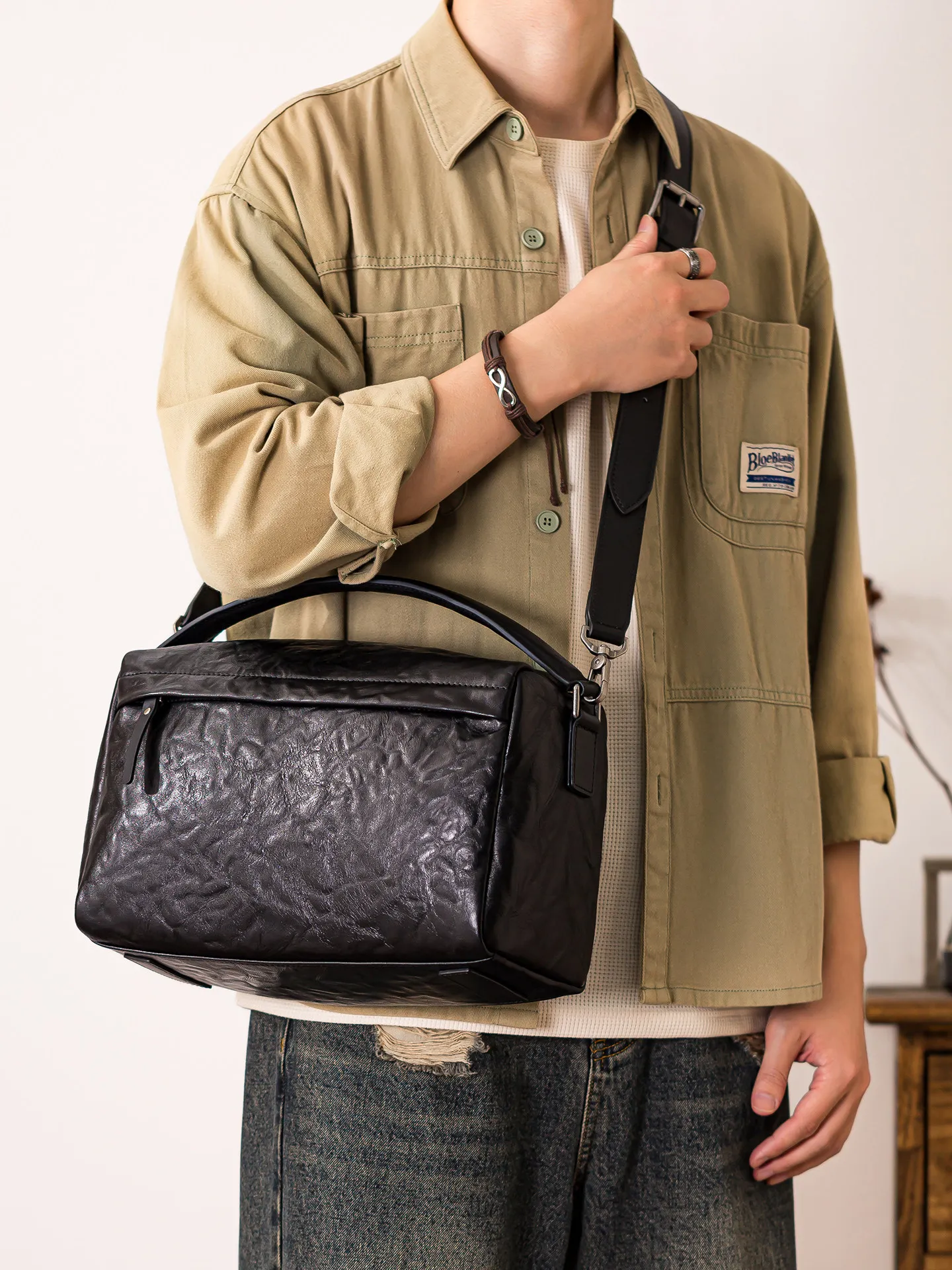 

PNDME casual vintage handmade genuine leather men's messenger bag outdoor travel work natural cow leather black shoulder bag