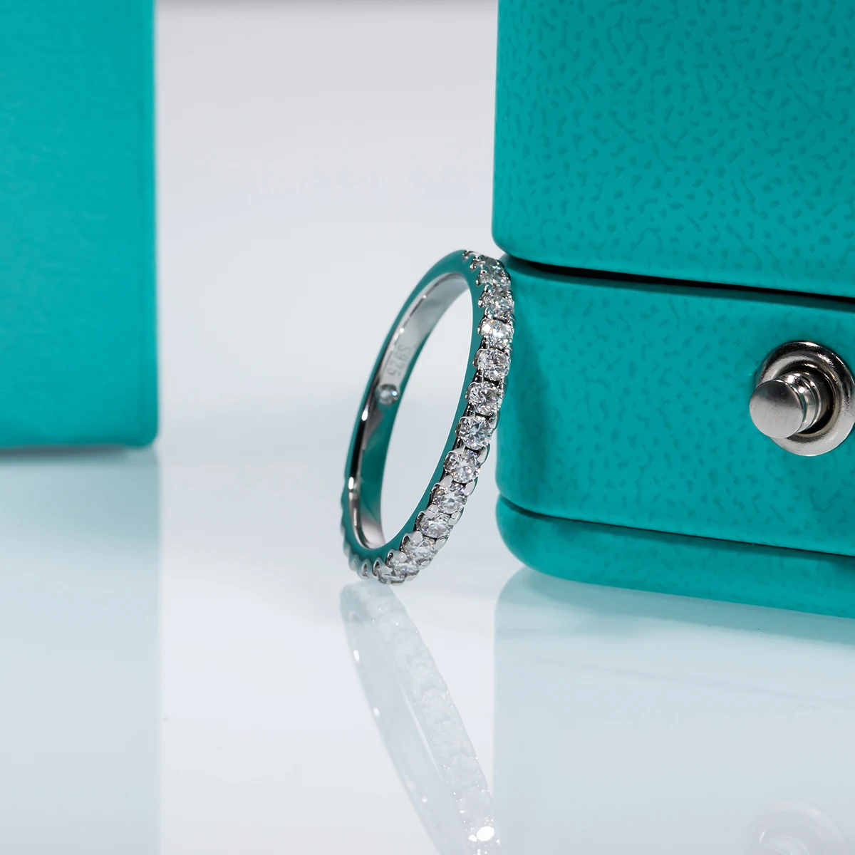 AnuJewel Großhandel 1,9MM D-Farbe Moissanit-Diamant-Bandring 18K Vergoldeter Silber-Ehering Schmuck für Frauen – Detail 4