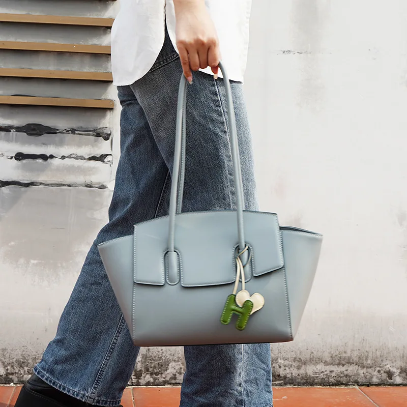 Minimalist Casual Clutch Convertible To Shoulder Bag With Large Capacity And Chic Styling Designed As A Women's Diaper Bag