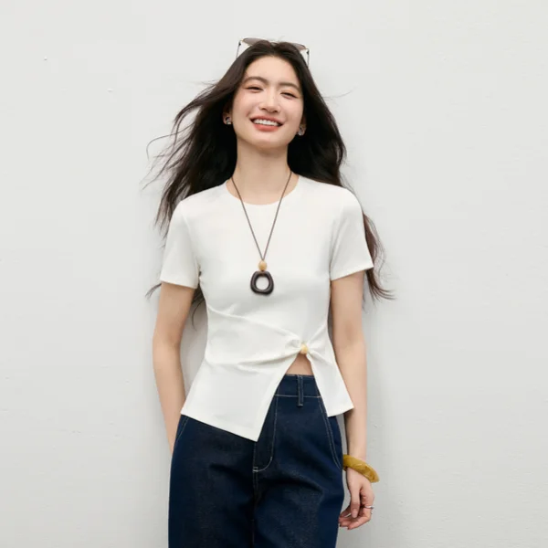 

Женская трикотажная футболка SENTUBILA с круглым вырезом, летняя, белая, модная, с декором из бусин, с разрезом по низу, повседневная, приталенная, с коротким рукавом, 162TL5423