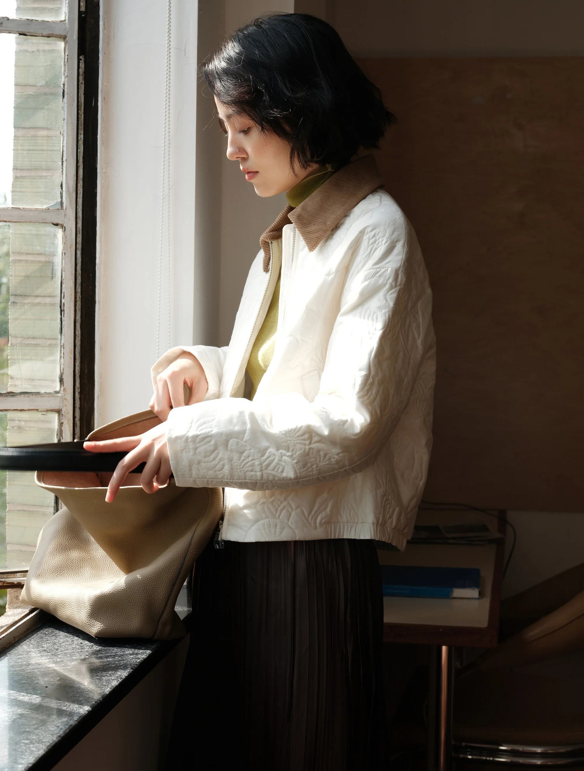 

Zhimai Rihuo Vintage Contrast Color Corduroy Collar Embroidered Alpaca Wool Warm Cotton Jacket Women's Fashion Winter Coat