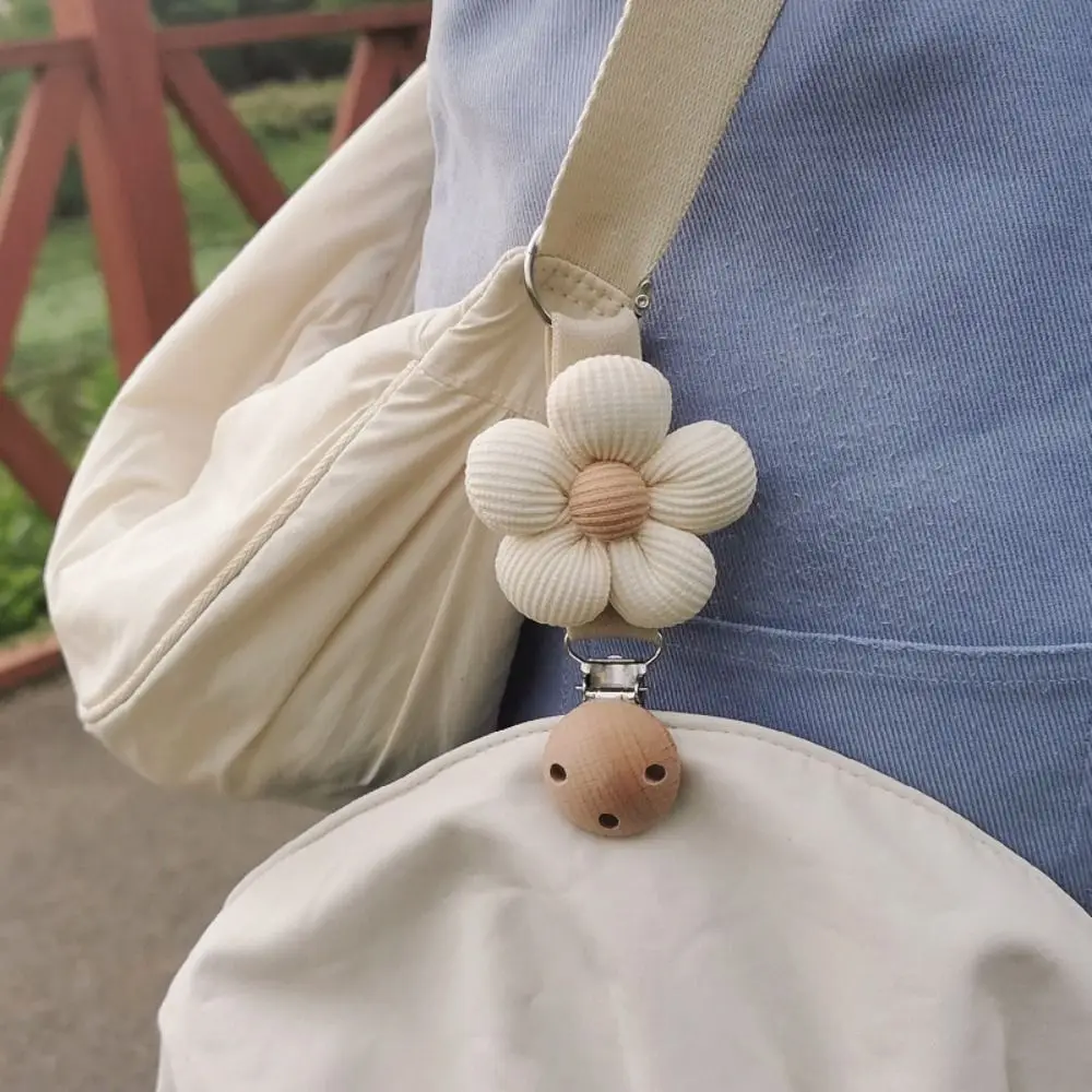Portable Anti-lost Cotton Flower Hat Clip Wood Clip Hanging on Bag Travel Hat Holder Organizer Gadget Portable Hat Storage Beach