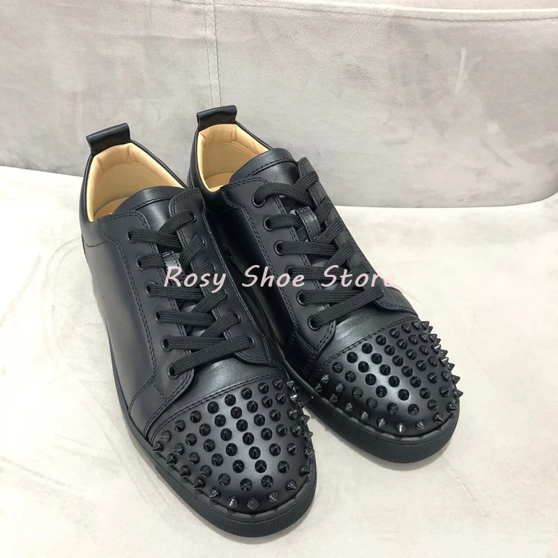 Fashion Men's and Women's Rivet Decor Training Shoes Lace Up Round Toe Flat Daily Casual Shoes Black White Soft Sole Sneakers