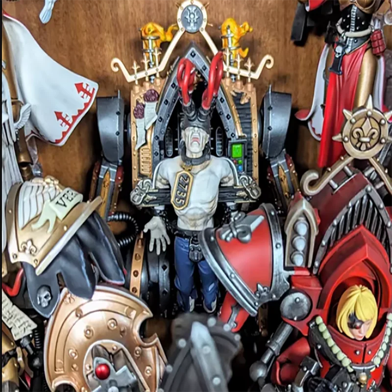 

JOYTOY Dark Source Warhammer 40K Nuns 2 Redemption Mechs Equipped with Redemption Flail Redemption Mech 1:18 Handheld