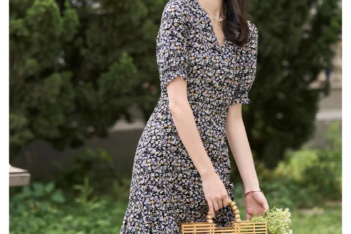 

2024 New Summer Little Daisy Short Sleeve Floral Dress Women Waisted Bubble Sleeve v-Neck Dress