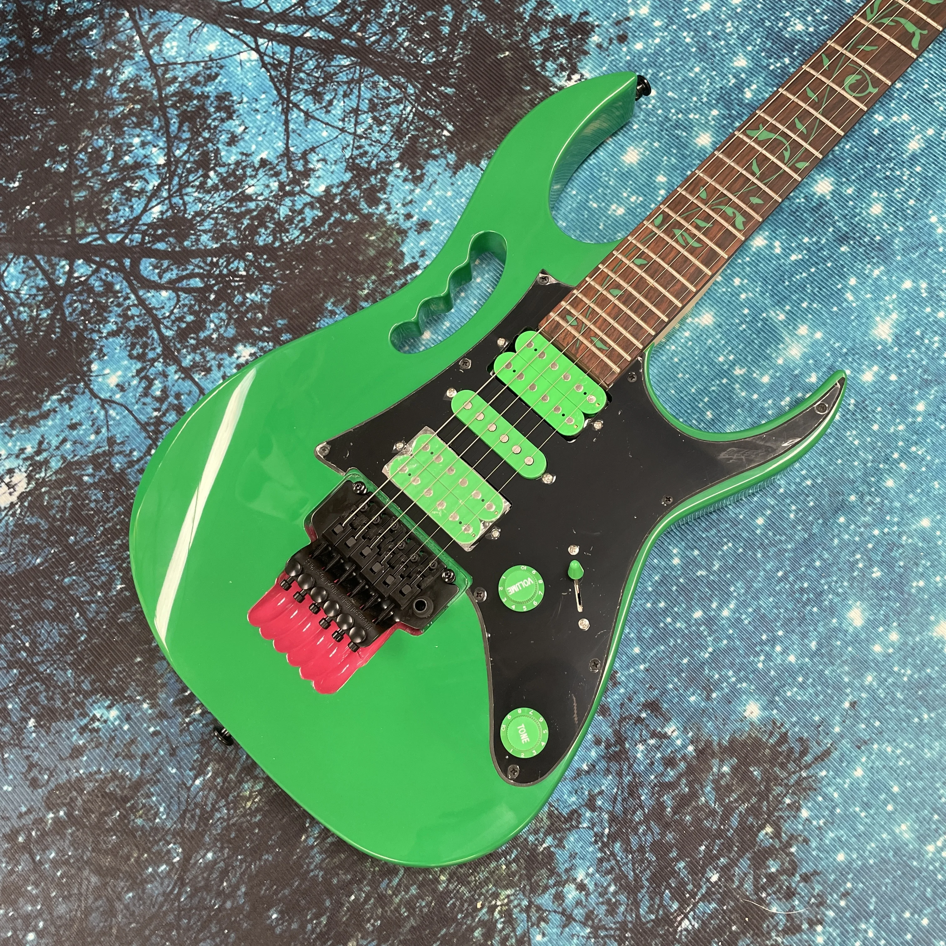6-String Green Vine…