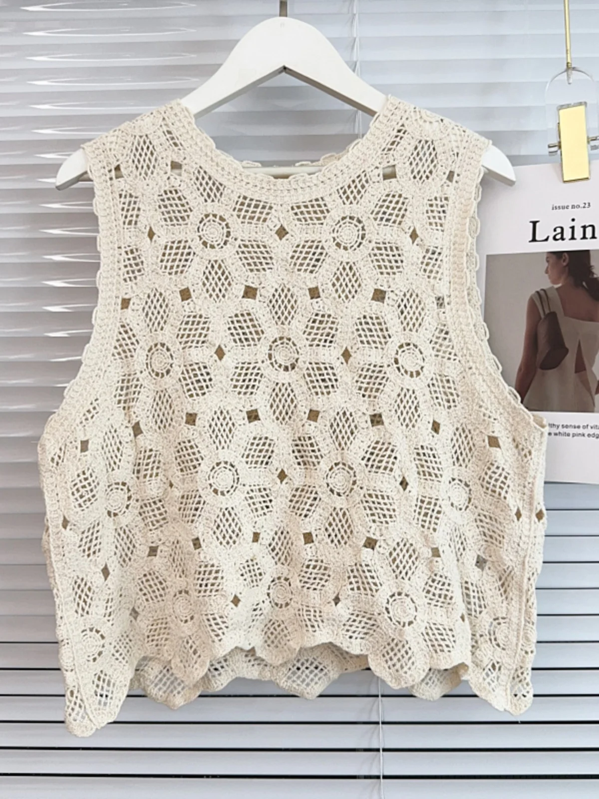 Crochet Top Floral Lace Sleeveless Semi Sheer Open-knit Blouse Elegant White Vest Summer Boho Vacation Outfit