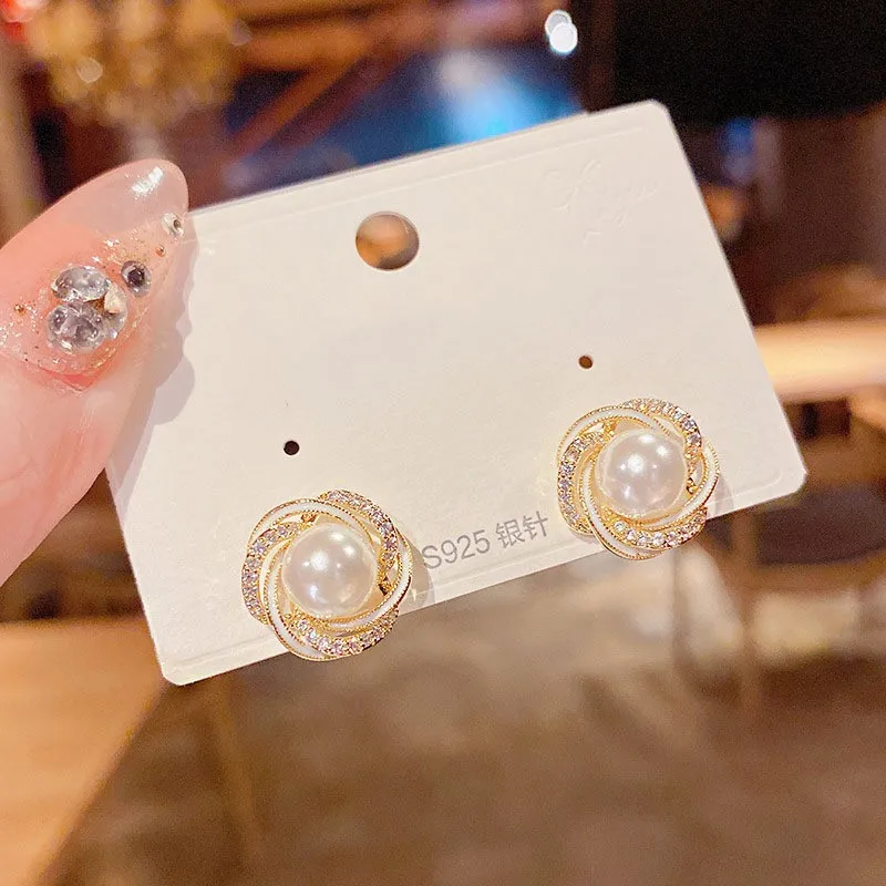 Geometric Spiral Enamel Imitation Pearl Twist Exquisite Stud Earring for Women White Black Color Personality Jewelry Girl Gift