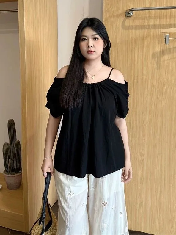 Camisa Solta de Estilo Coreano Preta com Um Ombro e Manga Curta para Homens e Mulheres, Vestido Casual de Verão para Madrinhas
