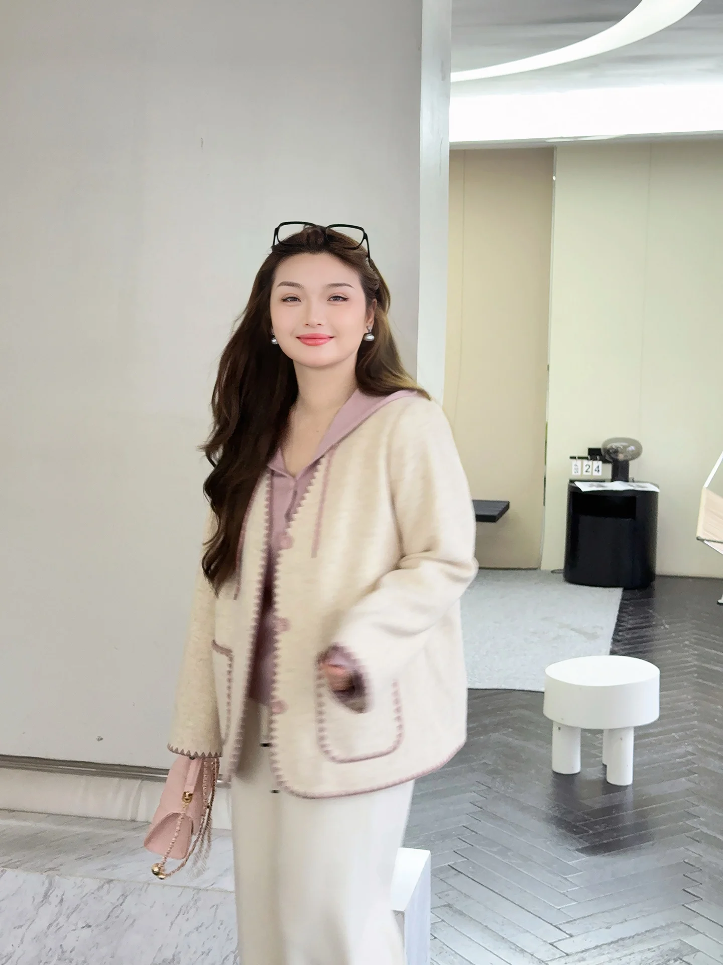 

Женское пальто Miss Yang больших размеров, цвет мокко, с V-образным вырезом, из шерстяной смеси, новая зимняя коллекция, в стиле Small Fraance