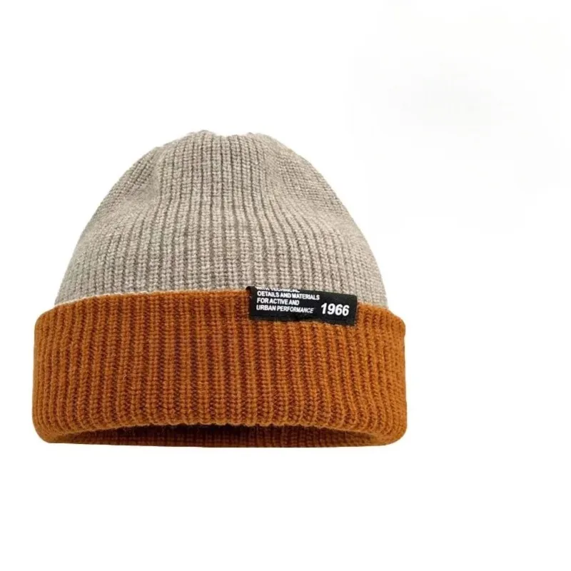 Cappello caldo invernale in filato lavorato a maglia con etichetta a nastro impiombato per uomo e donna, cappello di marca versatile casual e alla moda