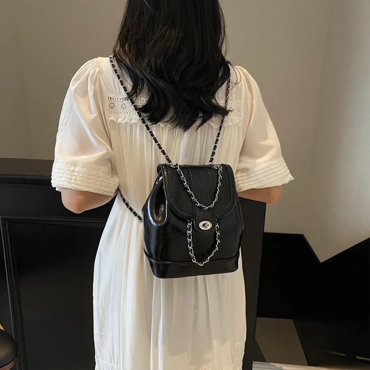 

Lightweight PU Leather Backpack Women's Fashion Large Capacity Solid Color Flap Lock Chain Strap Shoulder Bag Daily Commute ﻿