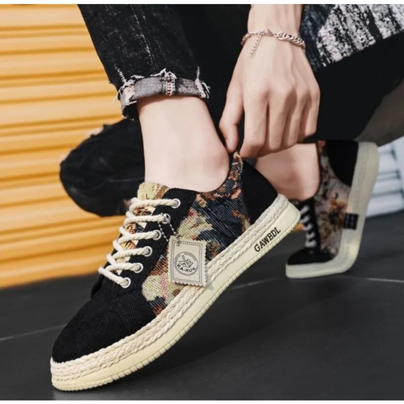 

Men's Shoes 2026 New Spring Breathable Board Shoes Men's Canvas Shoes Lightweight and Comfortable Soft Soled Low Top Casual