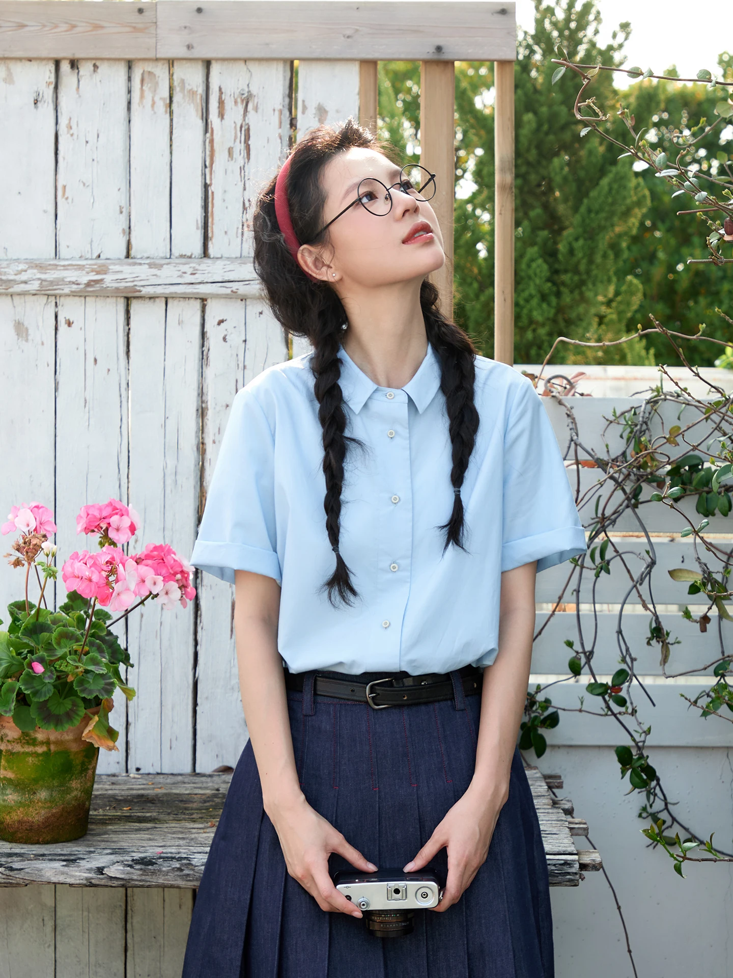 

Оригинальный дизайн, повседневная светло-голубая рубашка из чистого хлопка с короткими рукавами, женская летняя модная рубашка свободного кроя в японском стиле