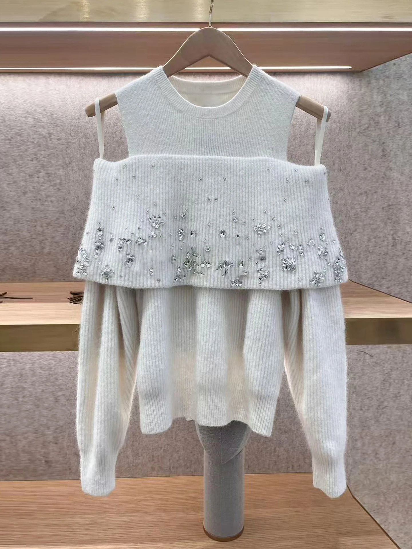 Atasan Rajut Wanita Mewah M Home Nan You dengan Detail Berlian di Bahu, Model Terbuka, untuk Musim Gugur dan Musim Dingin, Busana Wanita Elegan