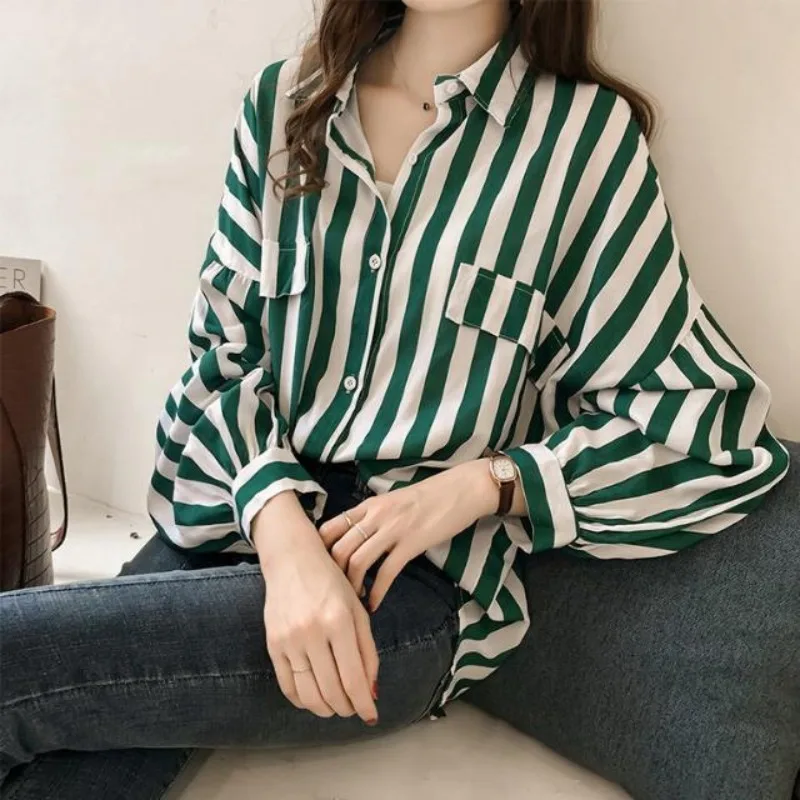 Autumn Women\'s 2024 New Square Collar Spliced Button Fashion Loose Striped Shirt Versati Lelantern Sleeve Long Sleeved Tops