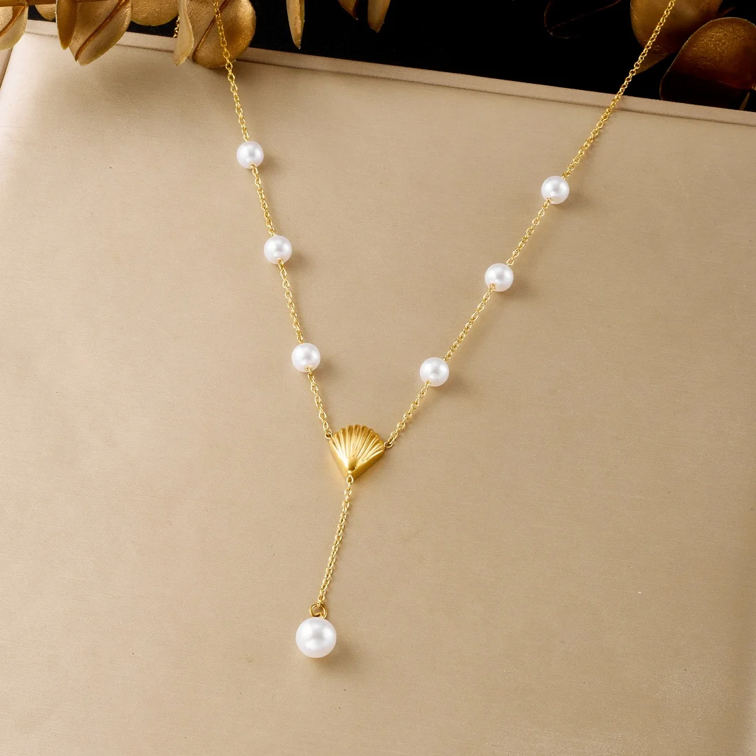 Edelstahl-Halskette im Golden Ocean Style mit Muschel-Perlen-Anhänger und Quaste für Damen, Klassische Mode-Halskette für den Urlaub