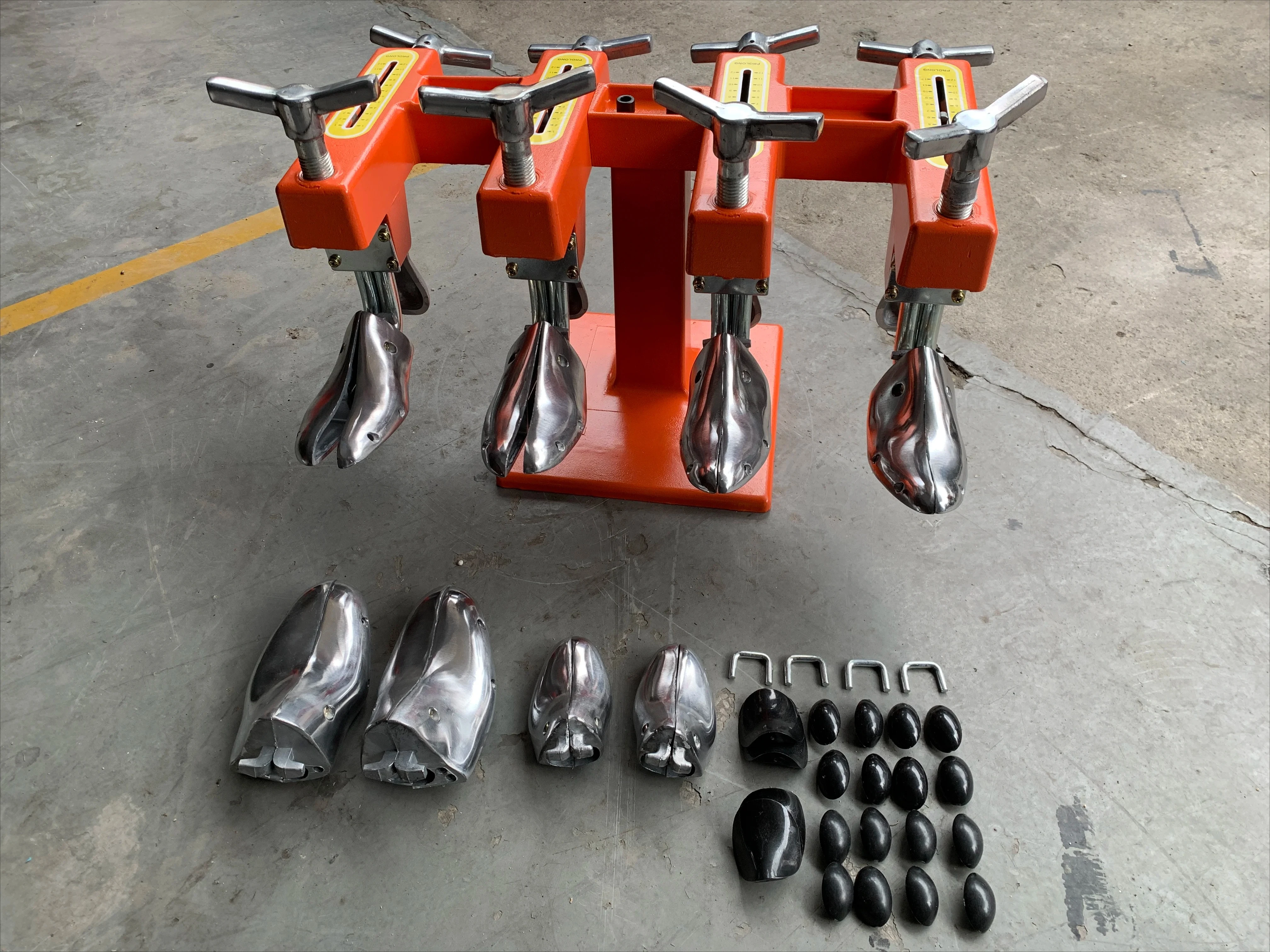 For use with two pairs of shoe stretchers, with or without heating function, shoe sizers, shoe repair machines.