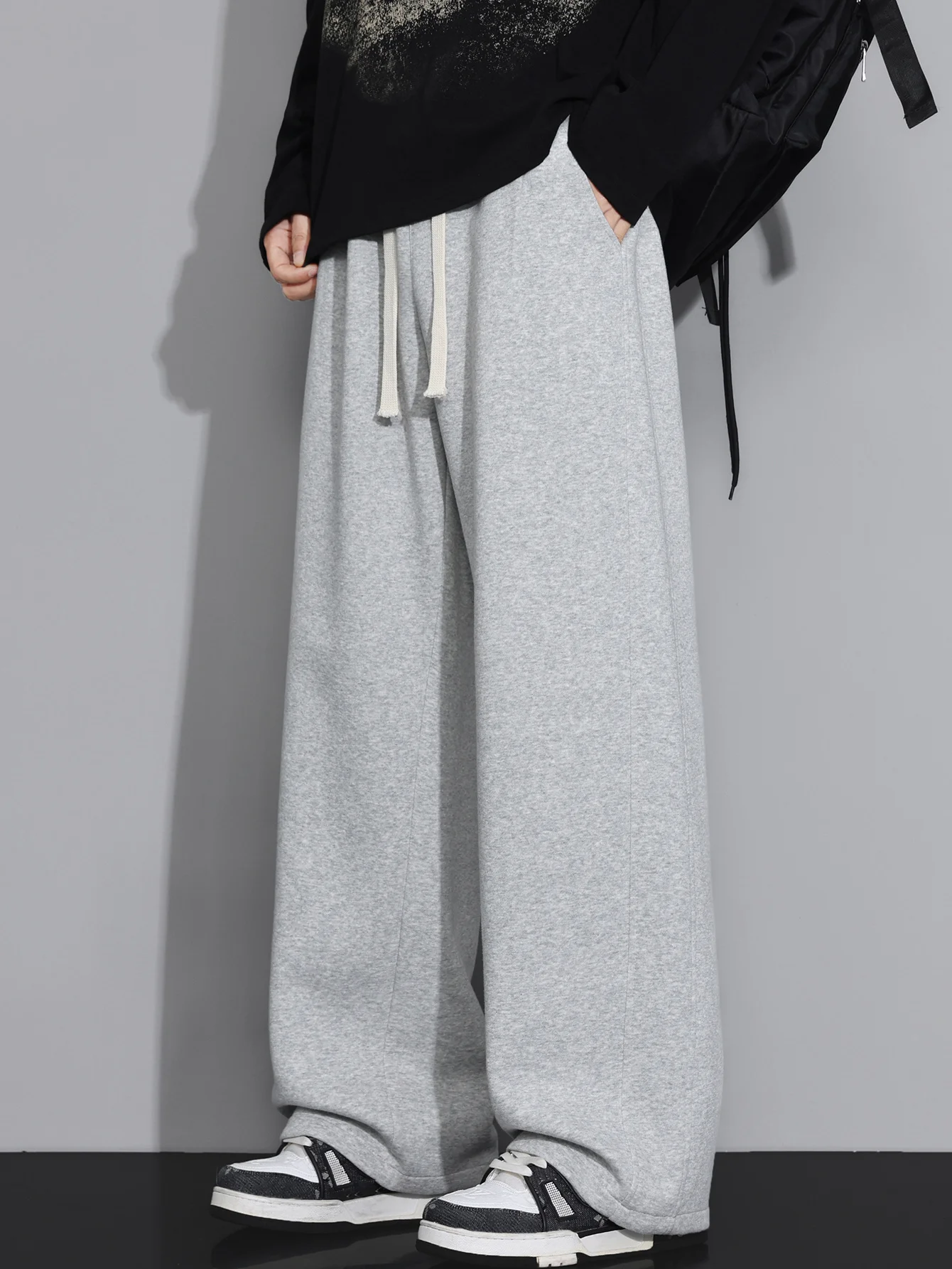 

Men's Autumn Winter Stylish Solid Color Stretch Waist Wide-leg Pants Oversized Suitable for Both Sports and Outdoor Activities