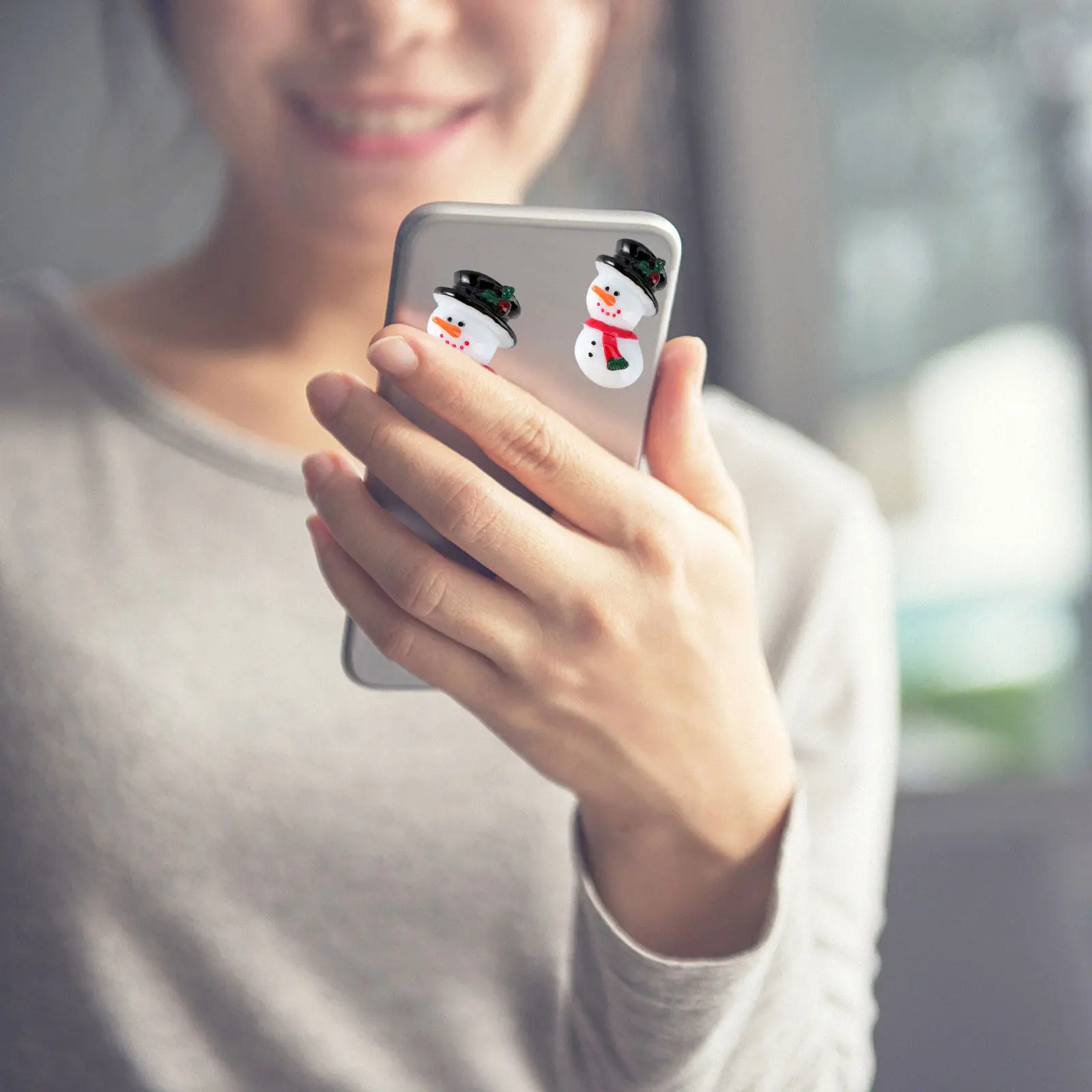 กระดุมเรซิ่นรูปตุ๊กตาหิมะ 20 ชิ้น สำหรับตกแต่งคริสต์มาส ทนทาน น้ำหนักเบา เหมาะสำหรับ DIY เคสมือถือ ตกแต่งเล็บ และงานประดิษฐ์อื่นๆ