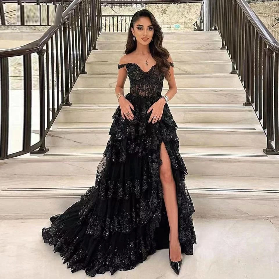 

OIMG New Design Strapless High Slit Prom Dresses Saudi Arabic Women Tiered Black Lace Appliques Evening Gowns Formal Party Dress