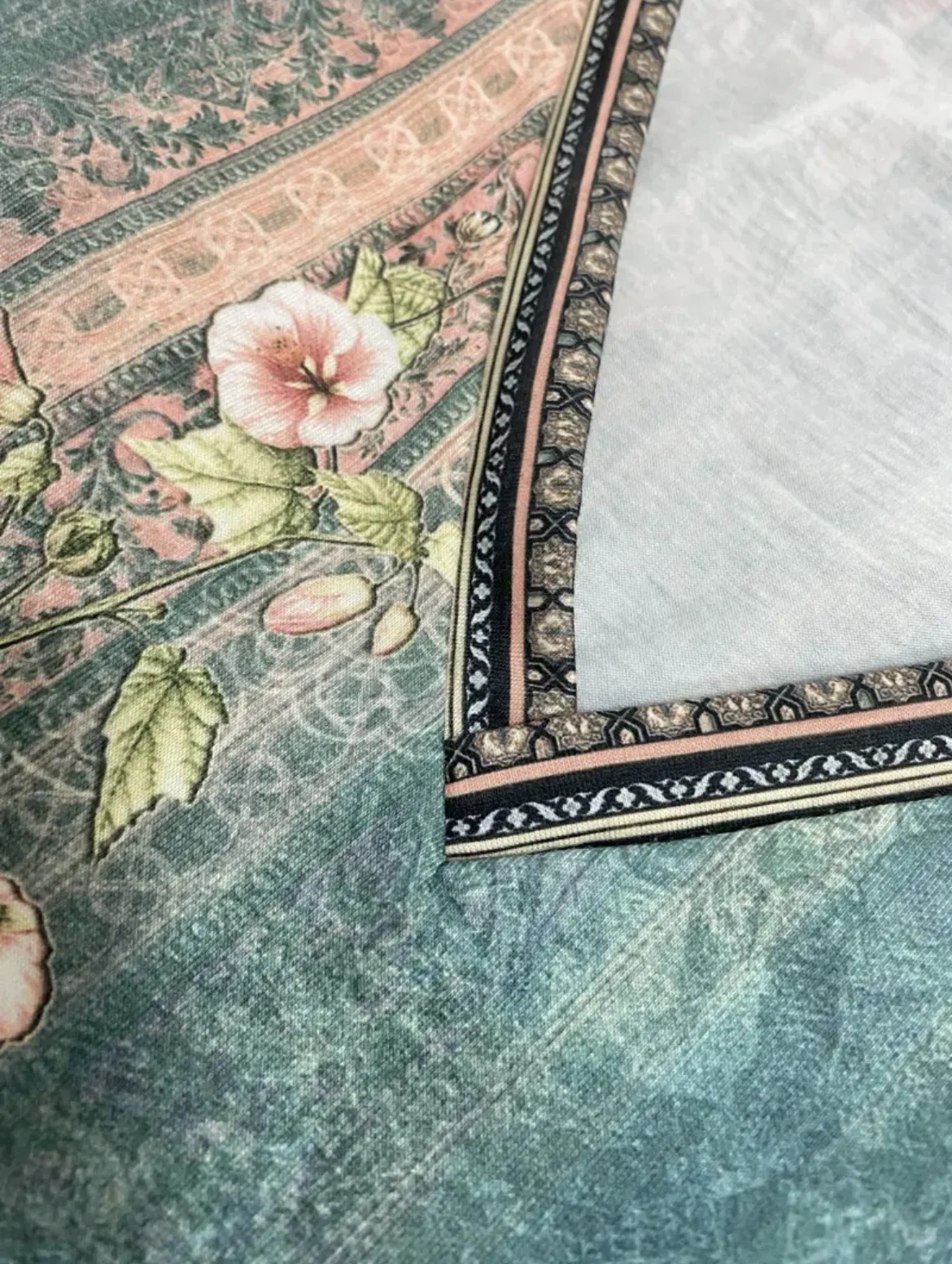 2024ชุดเดรสแขนสั้นคอวีสำหรับผู้หญิงชุดเดรสพิมพ์ลายดอกไม้วินเทจชุดเดรสลำลองชายหาดวันหยุดหลวมเสื้อกั๊ก