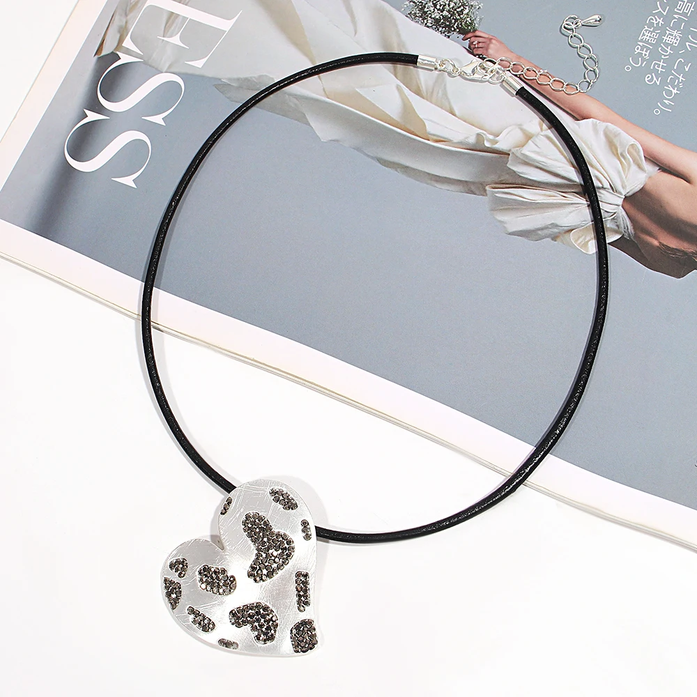 

Amorcome Vintage Irregular Large Heart Pendant Necklace for Women Single Black Leather Rope Necklace Neck Accessories Jewelry