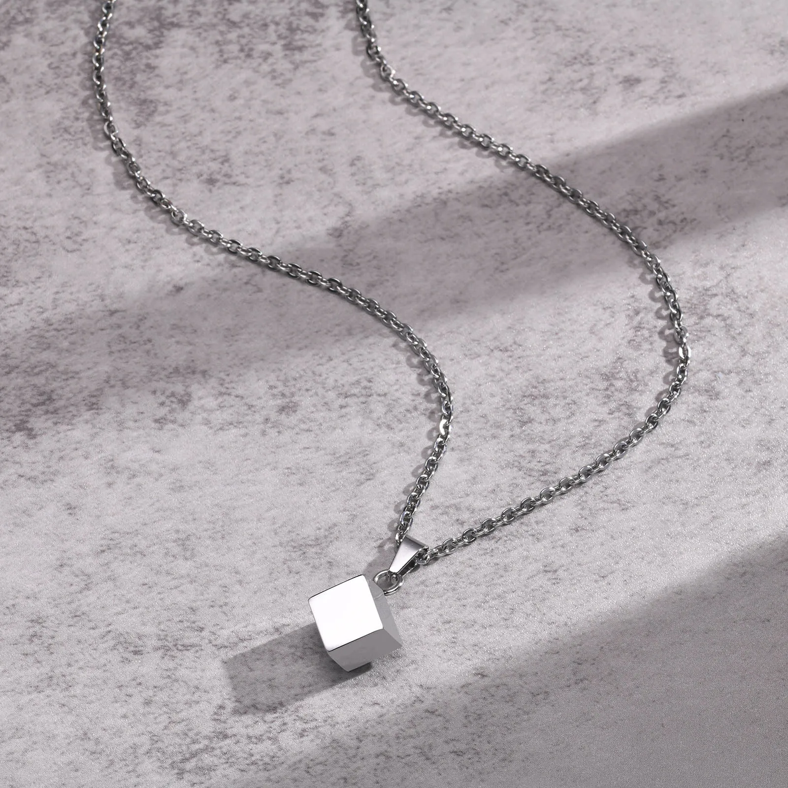 Vnox Fashion 3D kwadratowe naszyjniki z urną dla kobiet mężczyzn, błyszcząca stal nierdzewna minimalistyczna geometryczna kostka wisiorek kołnierz biżuteria — zdjęcie 7