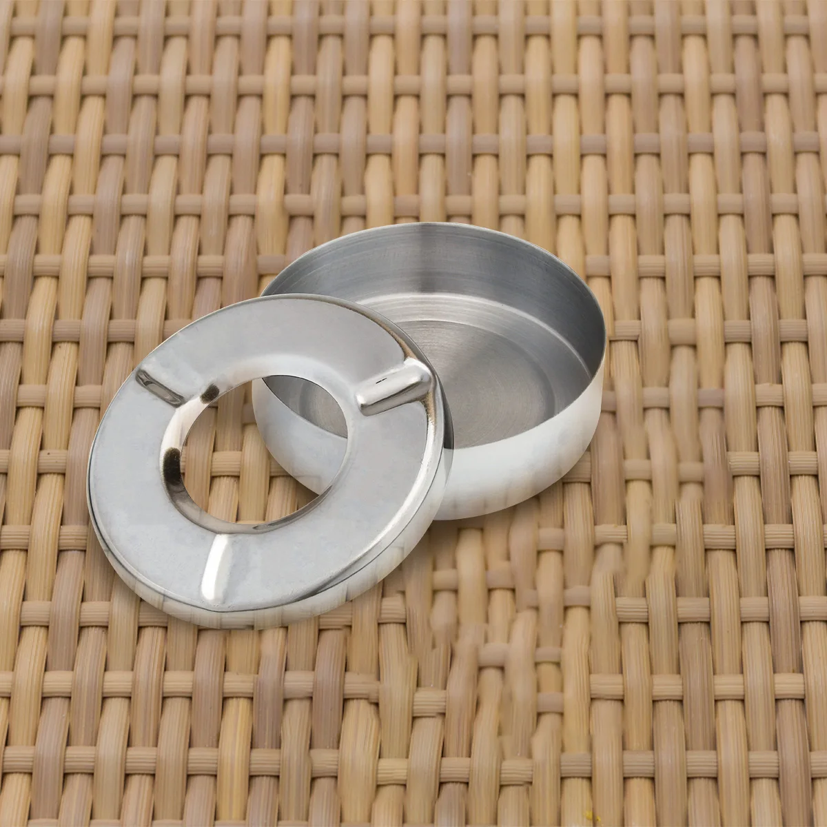 

Ashtray with Lid for Smoking Stainless Steel Cigarette Dishwasher Safe Round Thicken Home