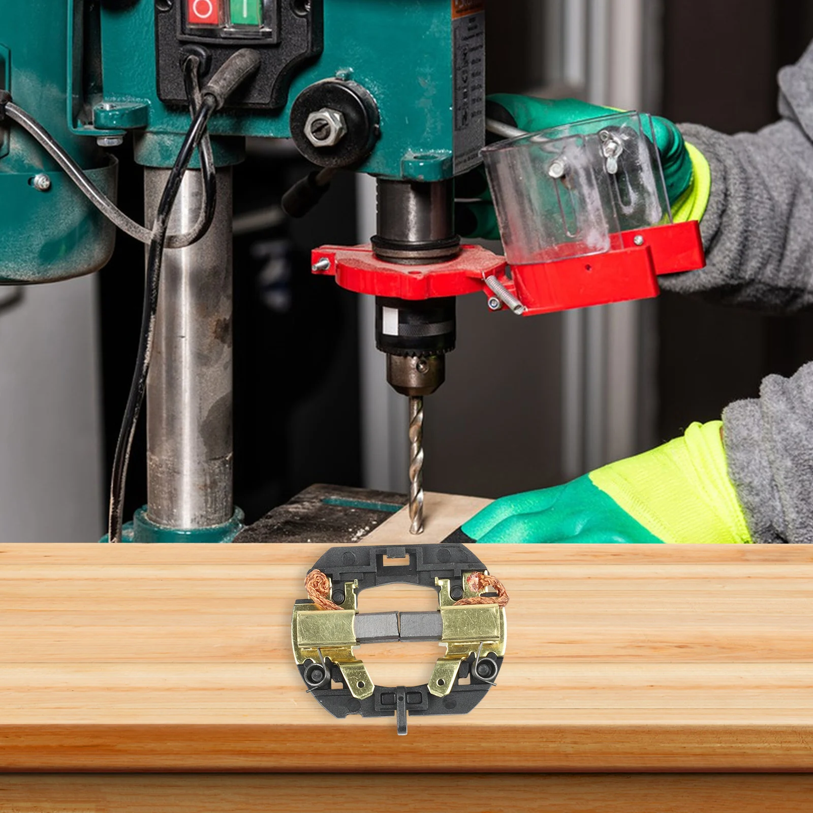 

Запасная часть для обслуживания и ремонта: Держатель угольных щеток для DCD780, замена детали для DCD735