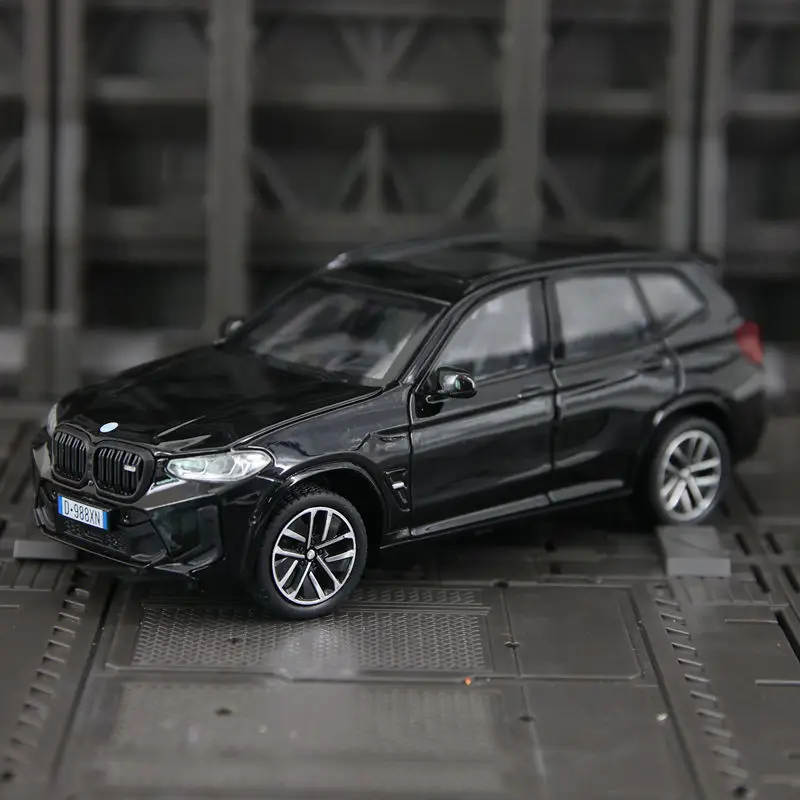 1:32 ornamento de modelo de carro em liga BMW X3M, portas e capô do motor, porta-malas pode ser aberto, tem funções simuladas de som e iluminação