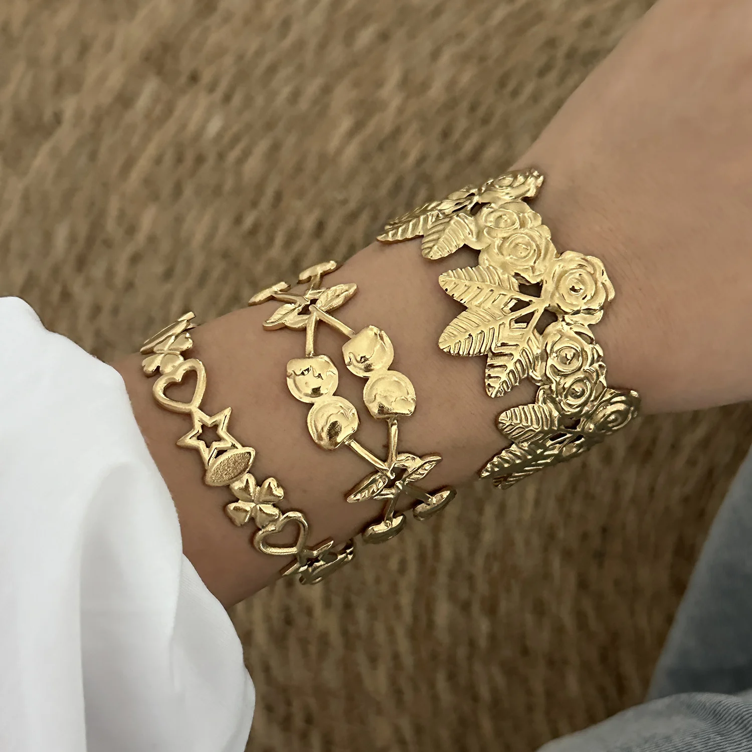 

Exaggerated Flower Series Oil Pressure Stainless Steel Open Bangle for Women Metal Gold Color Rose Cherry Cuff Bracelet Jewelry