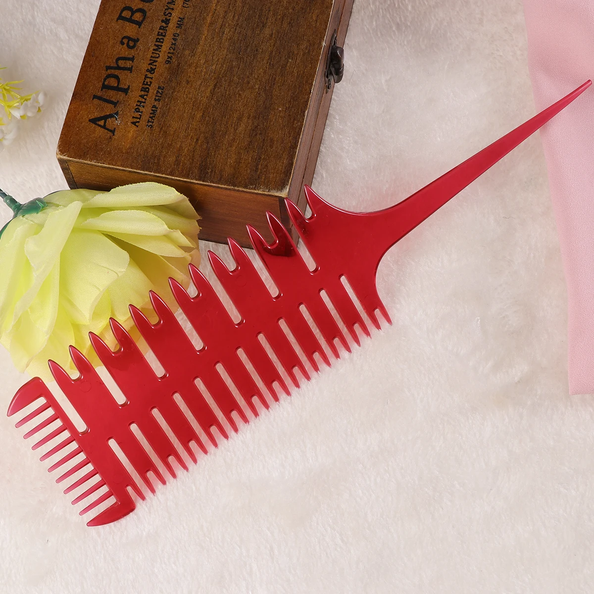 

1pc Fish Bone Comb Professional Hair Dyeing Brush For Sectioning Ergonomic Handle Light Salon Use Red Hair Care Styling Tools