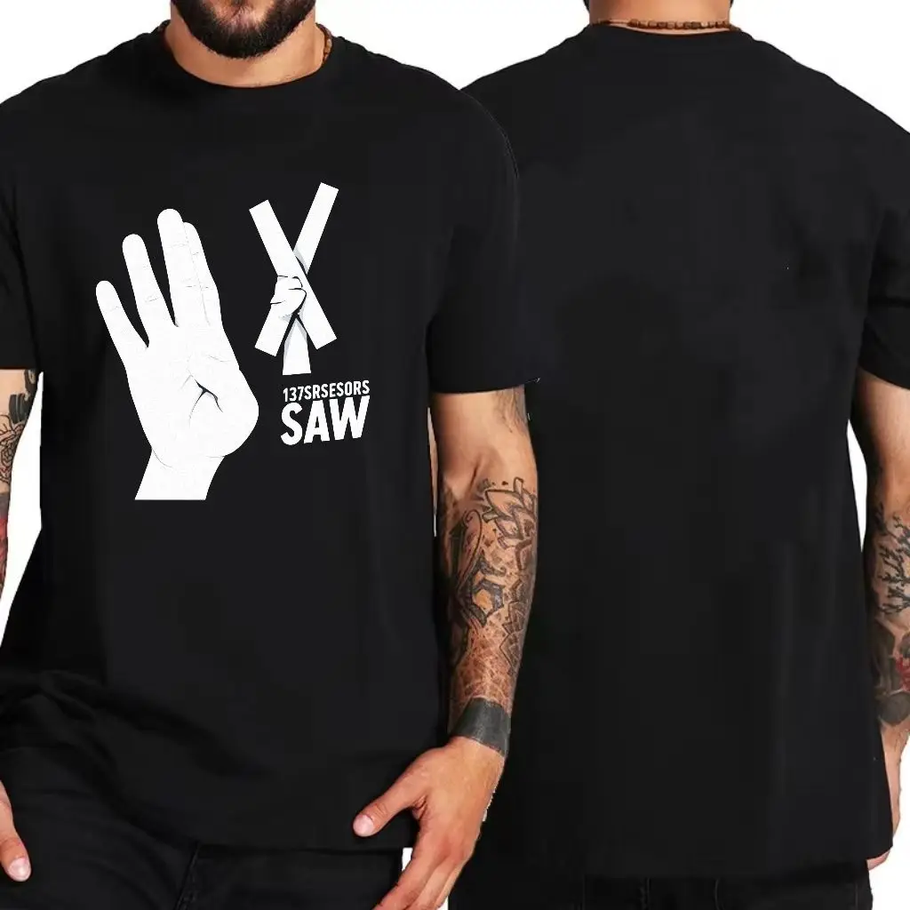 تي شيرت أبيض SAW OK X Sign Hands مع شريط أبيض برقبة دائرية وأكمام قصيرة - تي شيرت كاجوال مطبوع برسومات، قطن ناعم مسامي