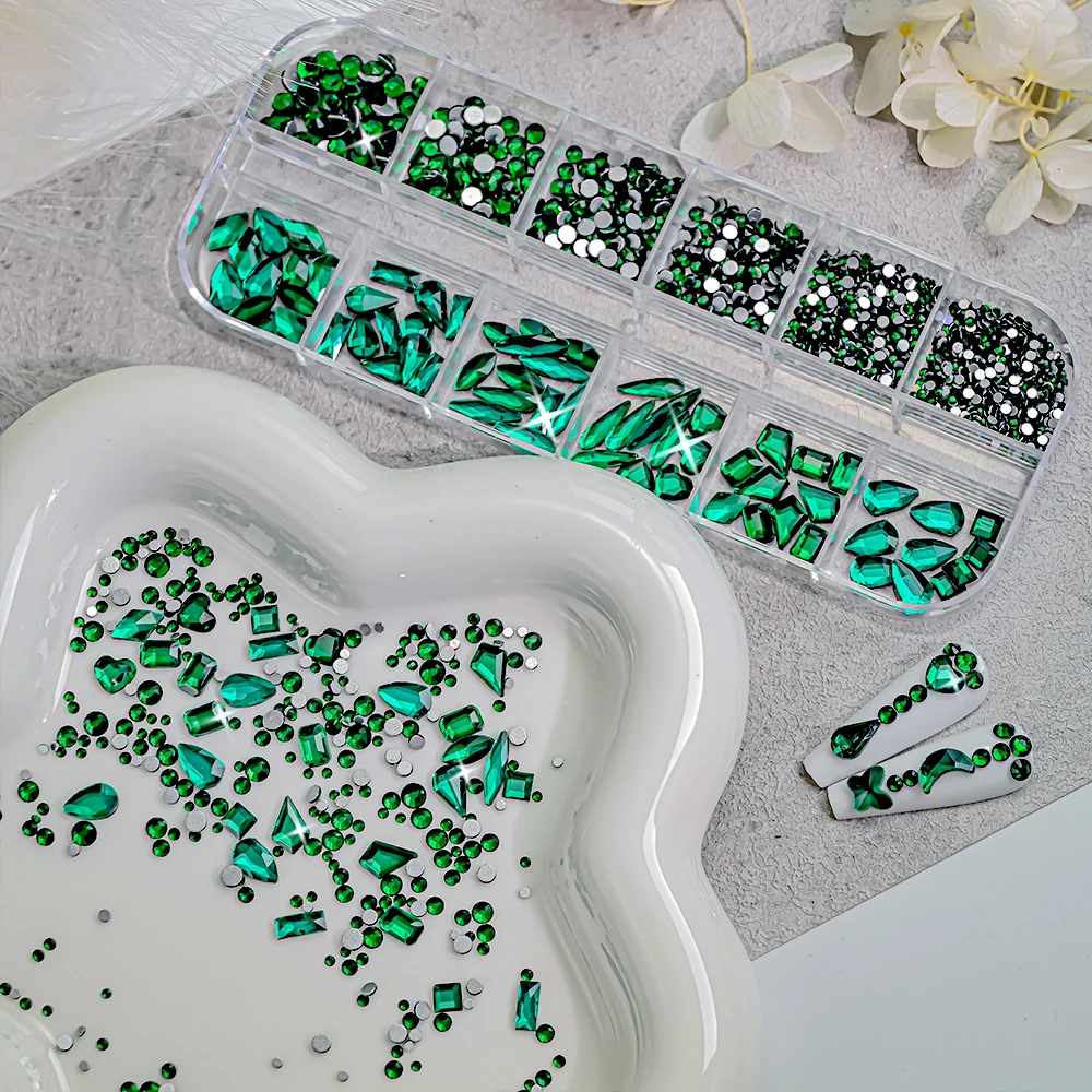 1 scatola di strass rotondi piatti e grandi forme di strass per unghie 3D verde stile natalizio ciondoli per nail art decorazione per nail art