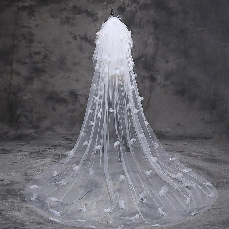 Elegant In Stock Wedding Veils Three Layer Chapel Length Veils 3D Appliques With Comb Bridal Veils Marriage Accessories