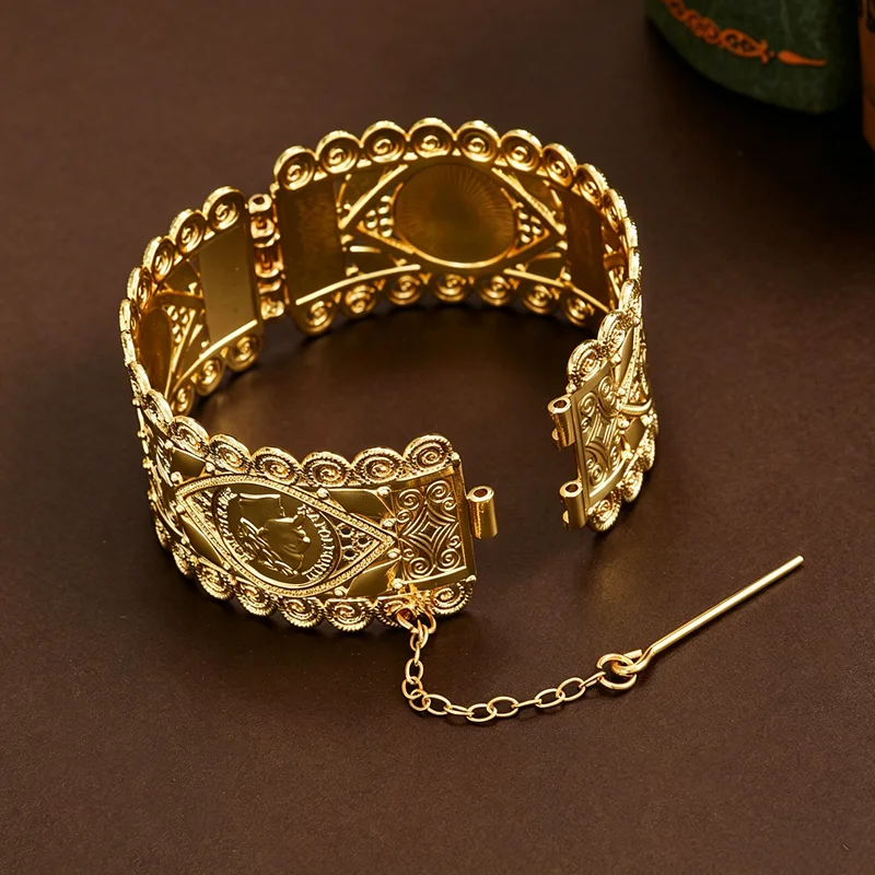 

Retro Carved Hollow out Wide Bracelet Luxury Bride Hand Accessory European And American Court Style Jewelry