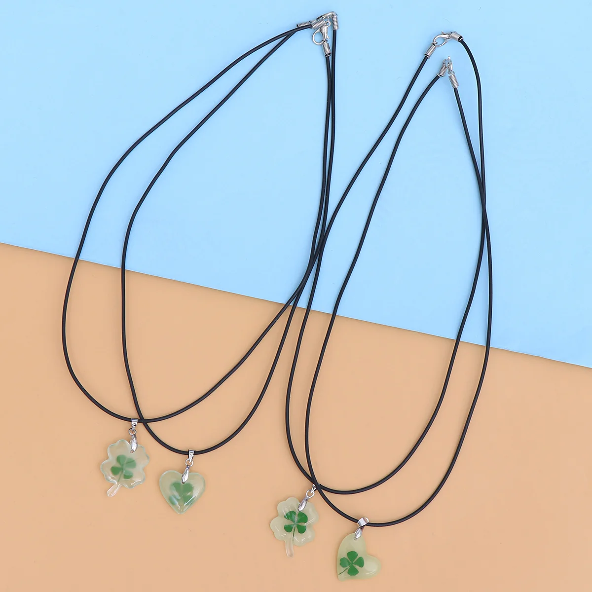 

4pcs Four Leaf Clover Necklace Beautiful Shining Creative Decor Pendant for Girlfriend (Random Style)