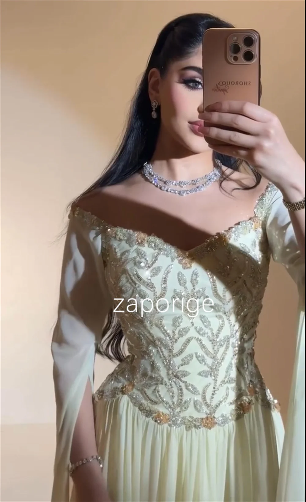 Maßgeschneiderte formelle Chiffon-Plissee-Kleider mit Pailletten und Blumen, A-Linie, schulterfrei, lang, maßgefertigt, luxuriöse Partykleider für besondere Anlässe