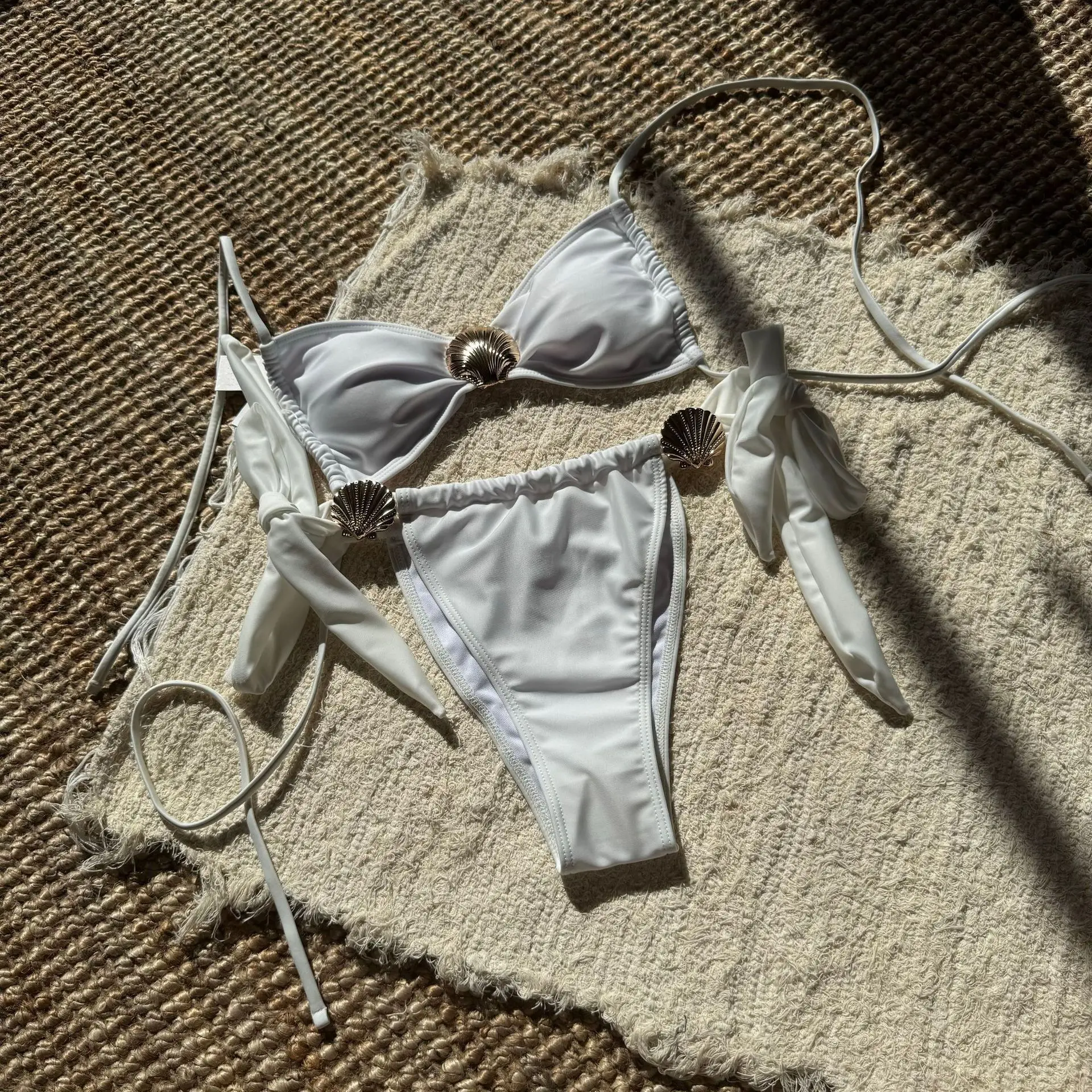 

2025 сексуальный белый бикини с лямкой на шее и пуш-ап, однотонный красный треугольный купальник с завязками по бокам, микро летний модный купальный костюм для женщин